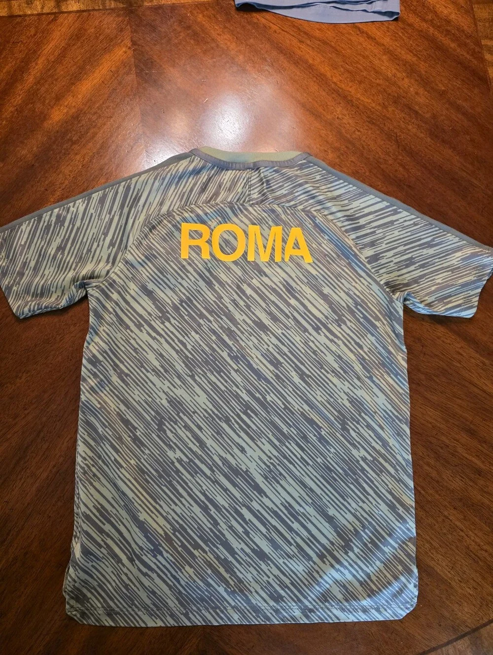 Boys Nike ROMA SOCCER KIT SIZE L